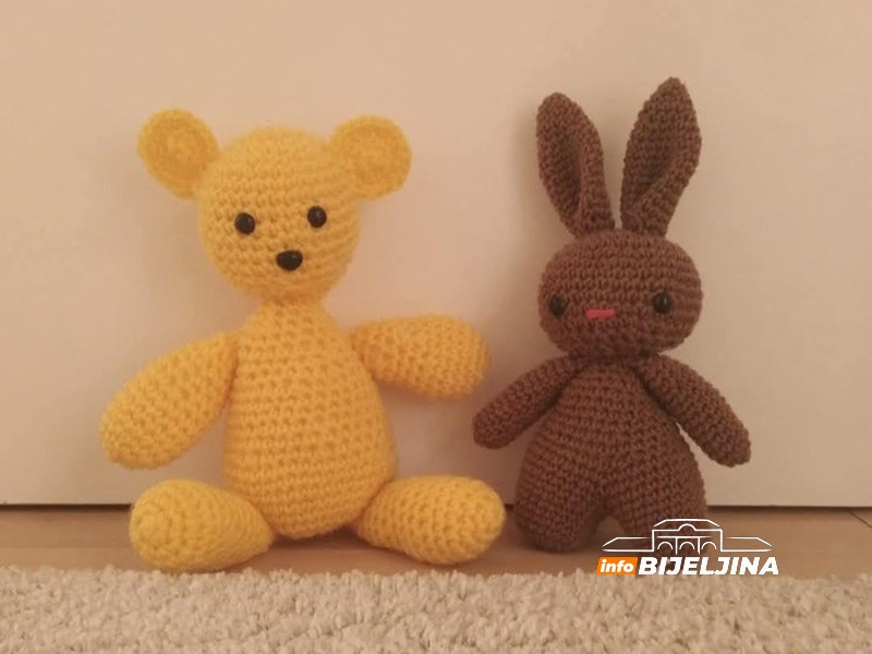 Djevojčica iz Ugljevika pravi unikatne igračke od vunice: Na jednu “potroši” četiri sata, zaradi džeparac (FOTO)