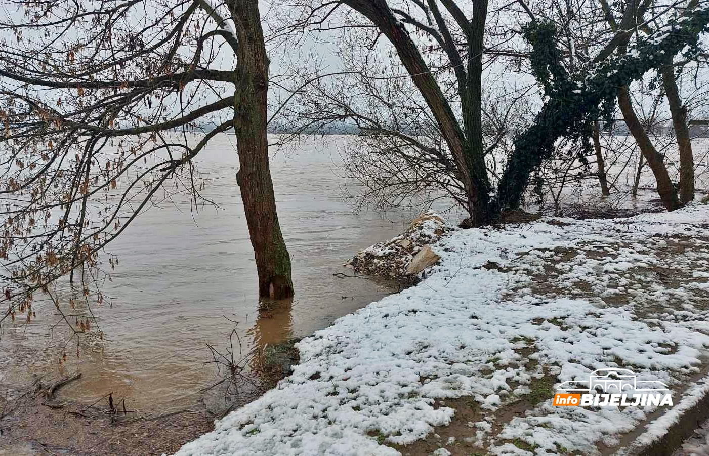 InfoBijeljina kod Pavlovića mosta: Pogledajte vodostaj Drine (FOTO, VIDEO)