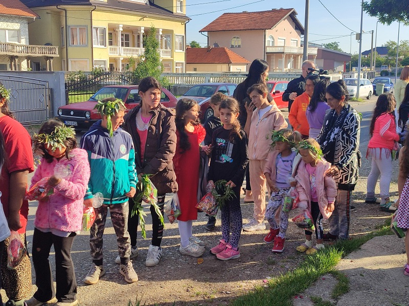 Romi u Bijeljini obilježili Đurđevdan i dolazak proljeća (FOTO)