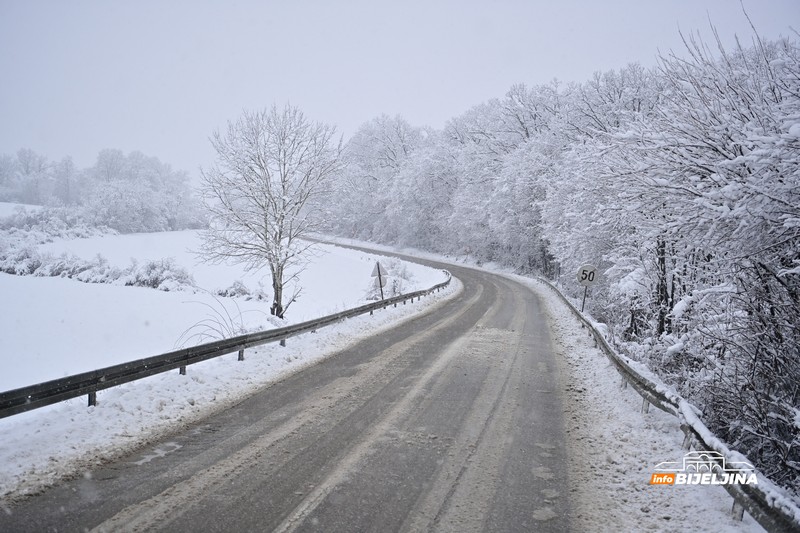 Ekipa InfoBijeljine na terenu sa vozačem grtalice: “Dosta mladih nema obzira prema nama” (FOTO)