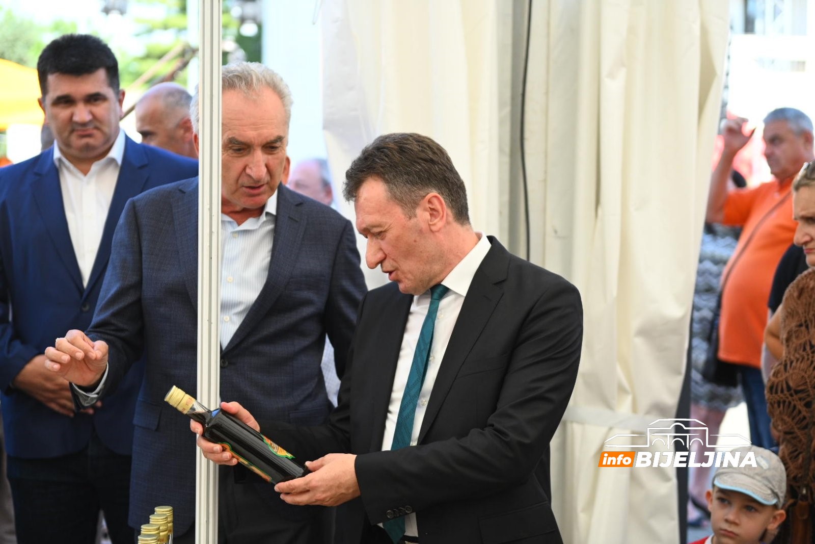 Jubilarni sajam šljive, voćnih rakija i meda “Ugljevik najveći izvoznik šljive u Srpskoj”  (FOTO)