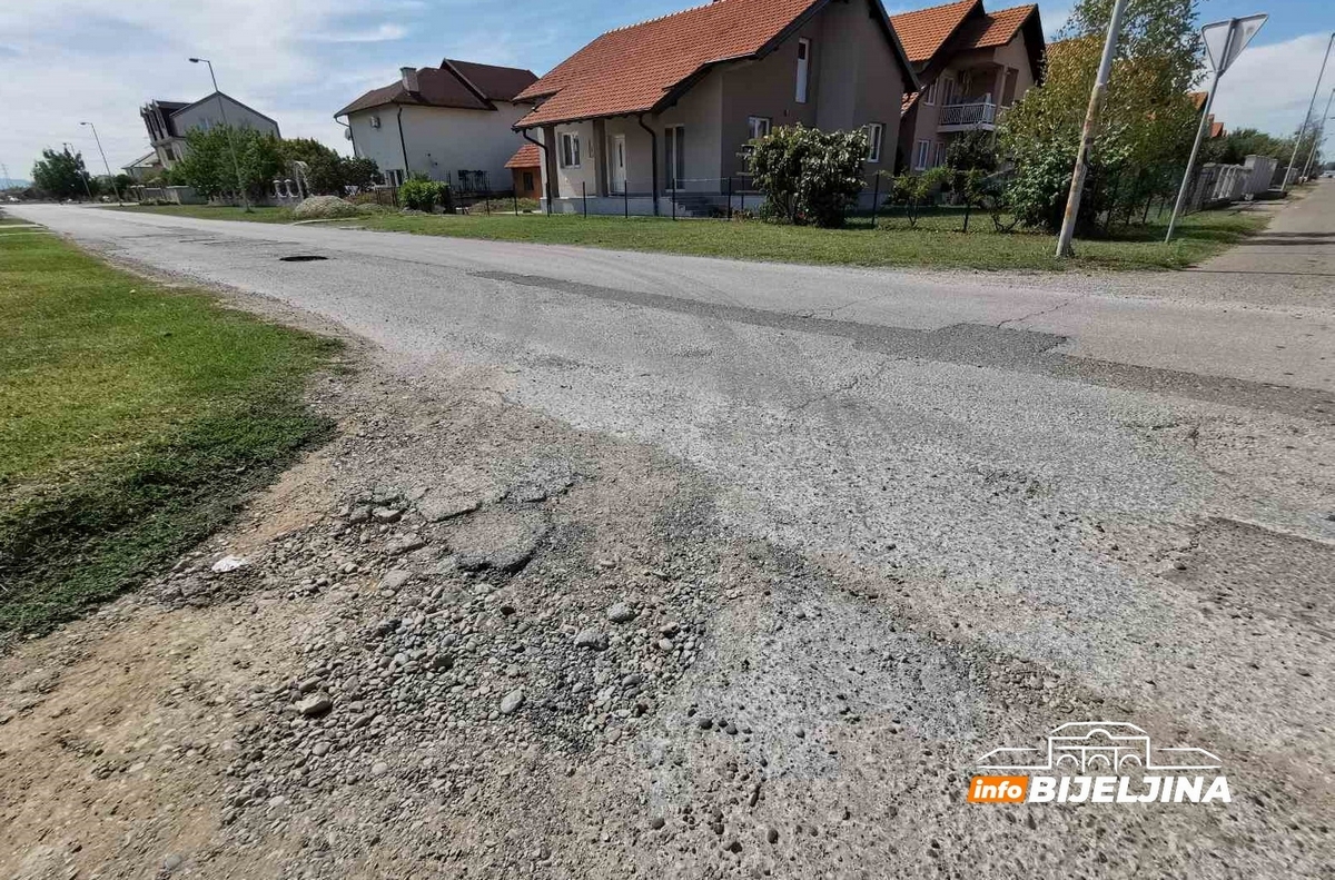 UZALUDAN VAPAJ mještana naselja Koviljuše: Putevi PUNI KRATERA, a niko ne reaguje (FOTO)