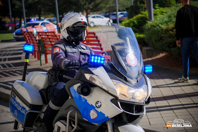 Drama u Bijeljini: Radnici pozlilo, spasile je kolege i policajac na motoru (FOTO)