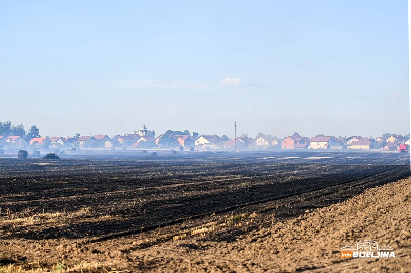 Bijeljina: Vatrogasci se još bore sa vatrenom stihijom (FOTO)