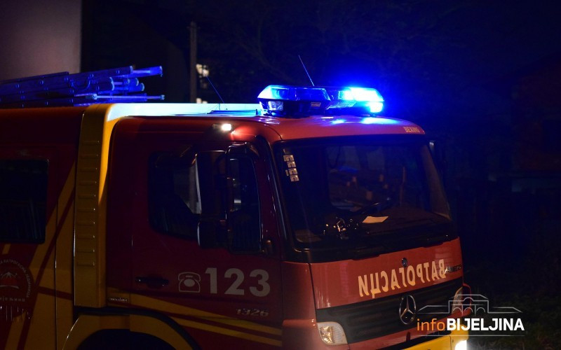 Gorjela farma u selu kod Bijeljine, infervenisalo pet vatrogasaca