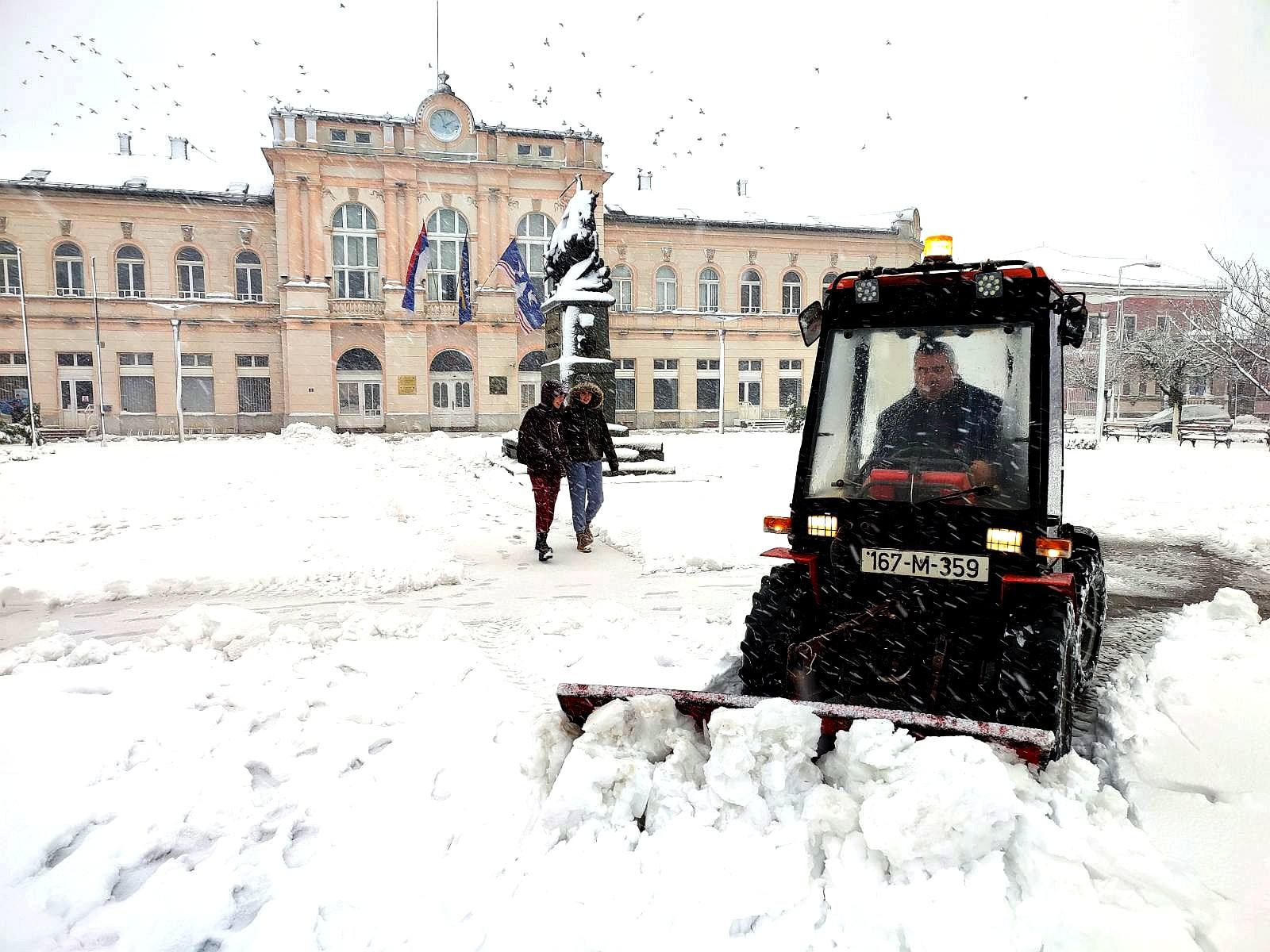 Gradska uprava: Čišćenje snijega sa gradskih ulica po prioritetima 