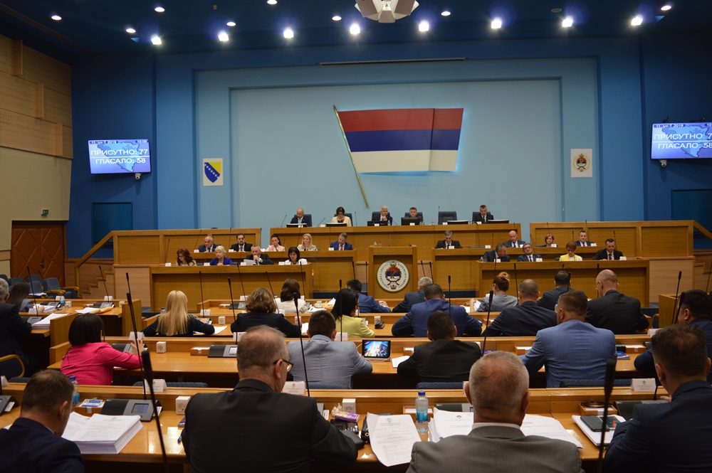 Danas posebna sjednica NSRS o povećanju plata