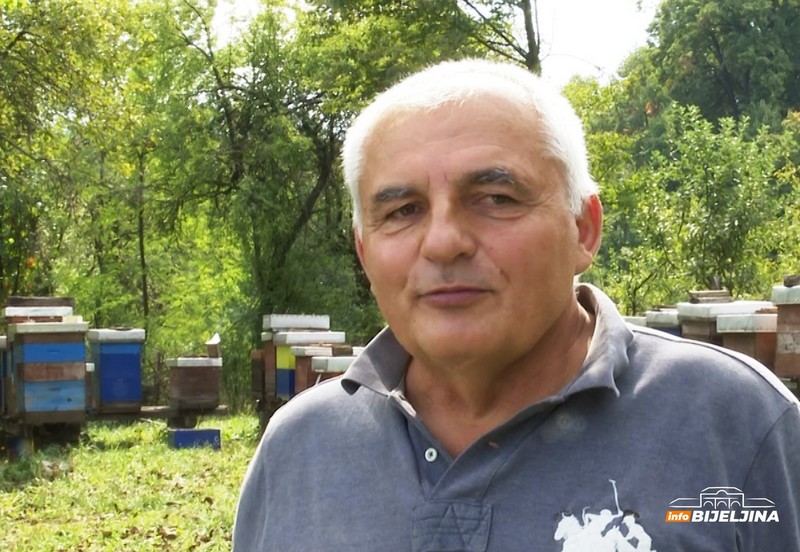 InfoBijeljina u posjeti majevičkim pčelarima: Godina loša, ali neće povećavati cijenu meda (FOTO)
