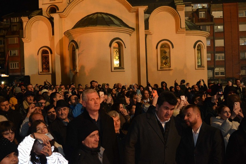 Paljenjem badnjaka ispred hramova obilježeno Badnje veče na Majevici