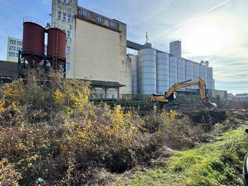 Bijeljina: Uklanjaju šiblje kod stare željezničke pruge, prva faza završena