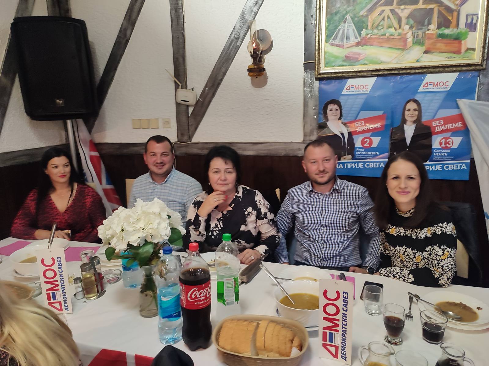 Spektakularna tribina DEMOS-a u Dvorovima (FOTO)