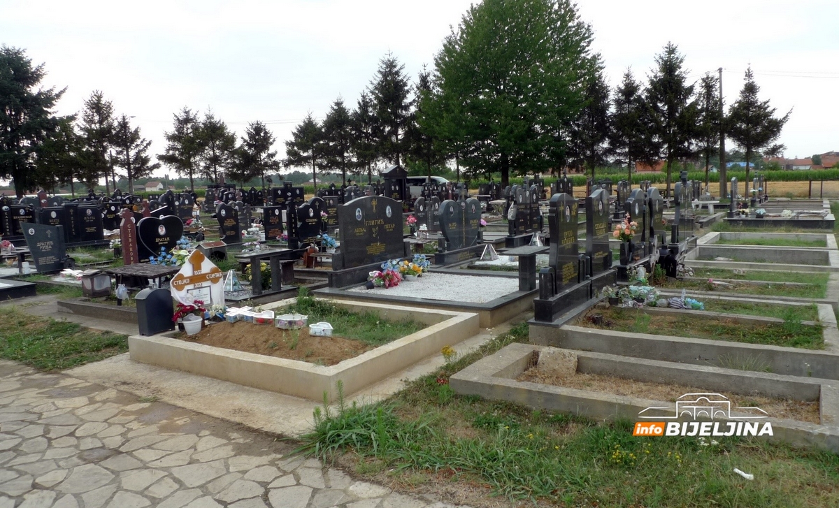 Na groblju u Batkoviću slobodno još samo desetak grobnih mjesta (FOTO)