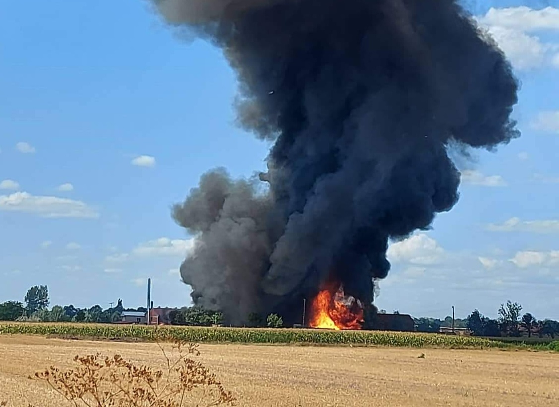 Požar u selu Brodac i dalje bukti, vatrogascima stiže ispomoć (FOTO) 