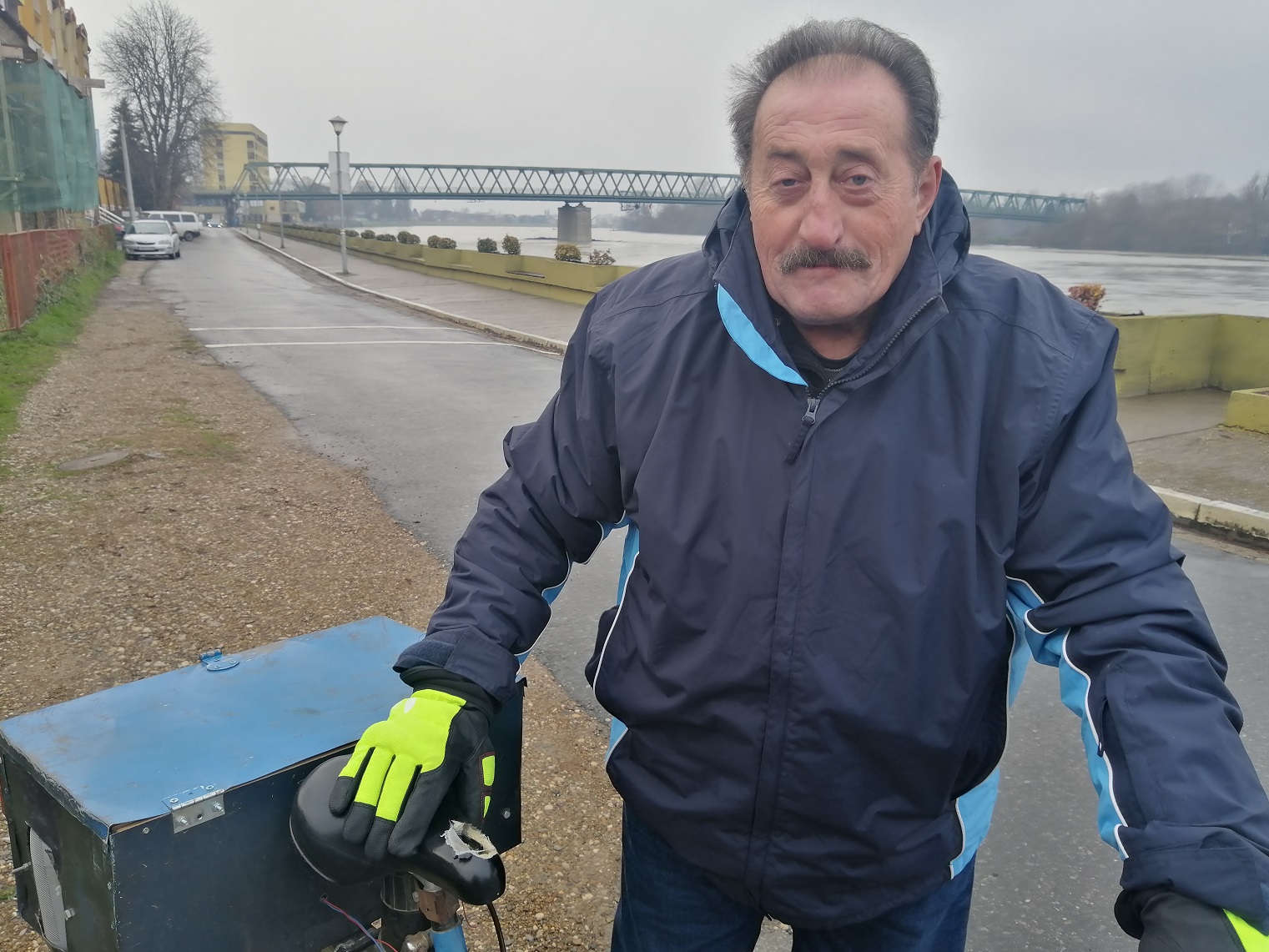 Auto-radio grmi na Boškovom biciklu: Građevinski radnik iz Gradiške ima nesvakidašnju strast