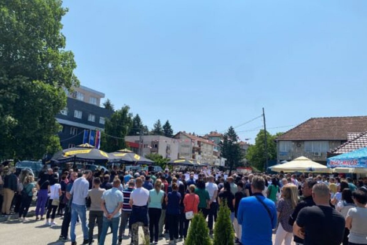 Srbi u Leposaviću nastavljaju protest