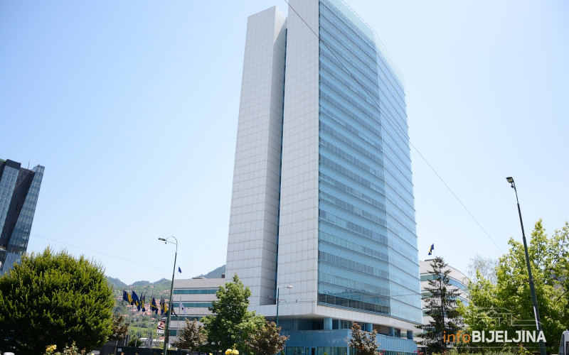 Kako se u institucijama BiH ZARAĐUJU PARE MIMO PLATE i ko prednjači