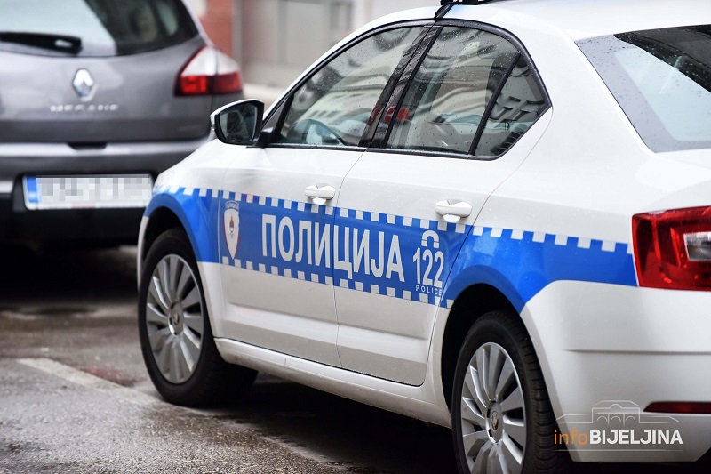 Rasvijetljena krađa ispred porodične kuće
