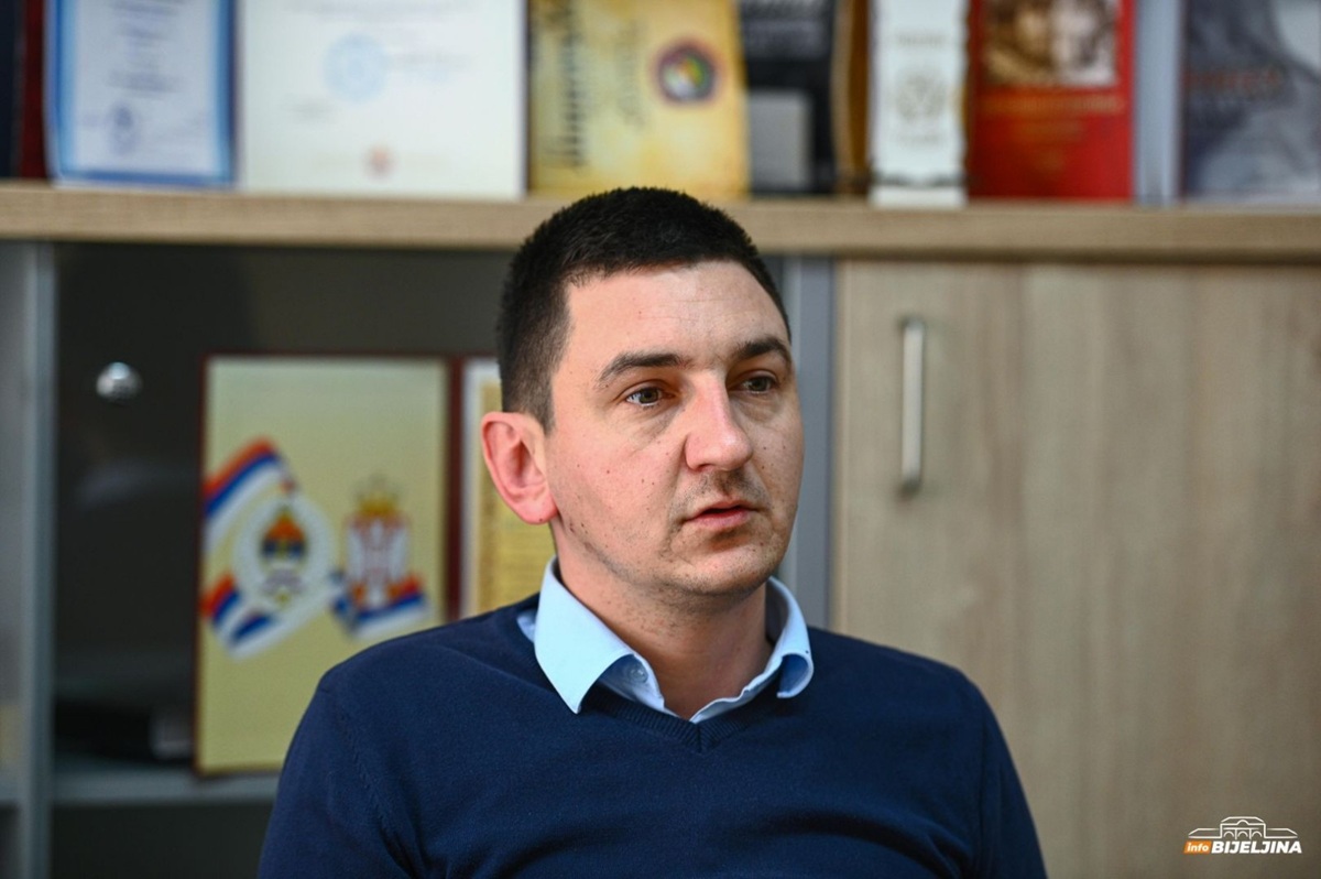 Tešić osudio napad na Sajlovića