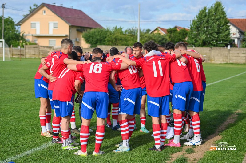 Bivši izgrač “Proletera” došao iz Ciriha na prijateljsku utakmicu u Dvorove: Meč za pamćenje (FOTO)