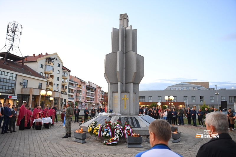 Odata počast poginulim borcima u okviru obilježavanja Svete Petke u Ugljeviku (FOTO)