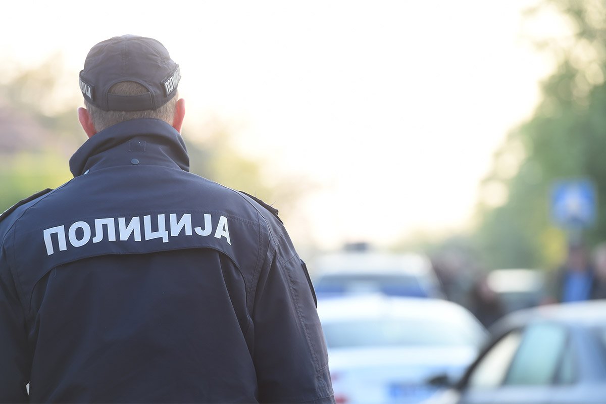 Uhapšena trojica maloljetnika zbog fotografija oružja koje su navodno htjeli ponijeti u školu