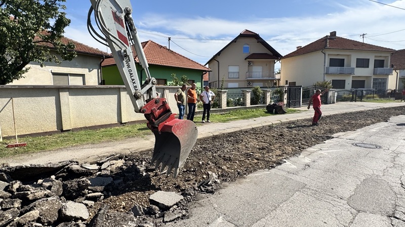 Janja: Počelo asfaltiranje Ulice braće Lazić, grad otkrio koliko koštaju radovi i ko će ih platiti