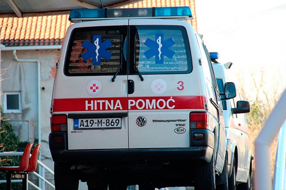 Muškarac sa teškim povredama dovezen u Hitnu, pregazio ga traktor