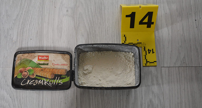 Prilikom pretresa pronađen heroin i marihuana: Drogu krio u kutiji od keksa