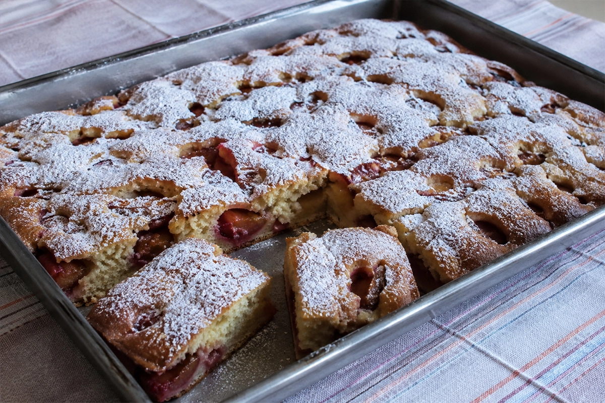 Bakin starinski kolac sa sljivama