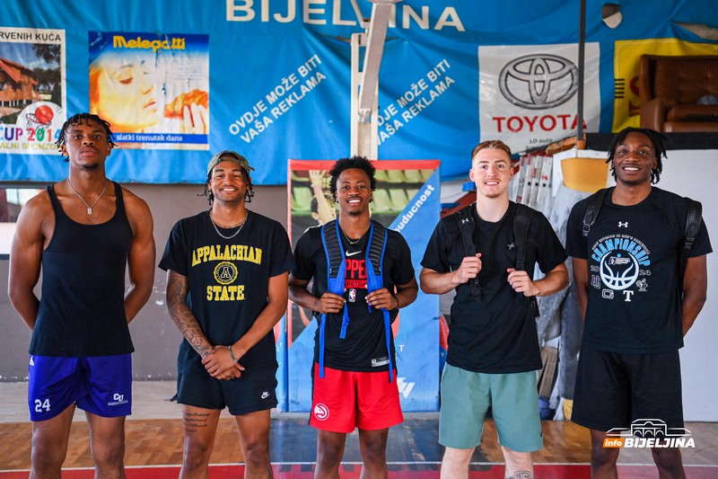 Pet košarkaša iz Amerike stiglo na treninge u Bijeljinu: “Uživam, nadamo se da možemo ostati ovdje” (FOTO)