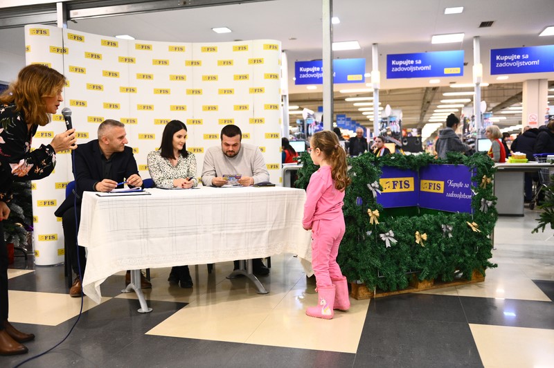 ZAVRŠENA NAGRADNA IGRA U Tržnom centru FIS Bijeljina izvučeno 20 srećnih dobitnika (FOTO)