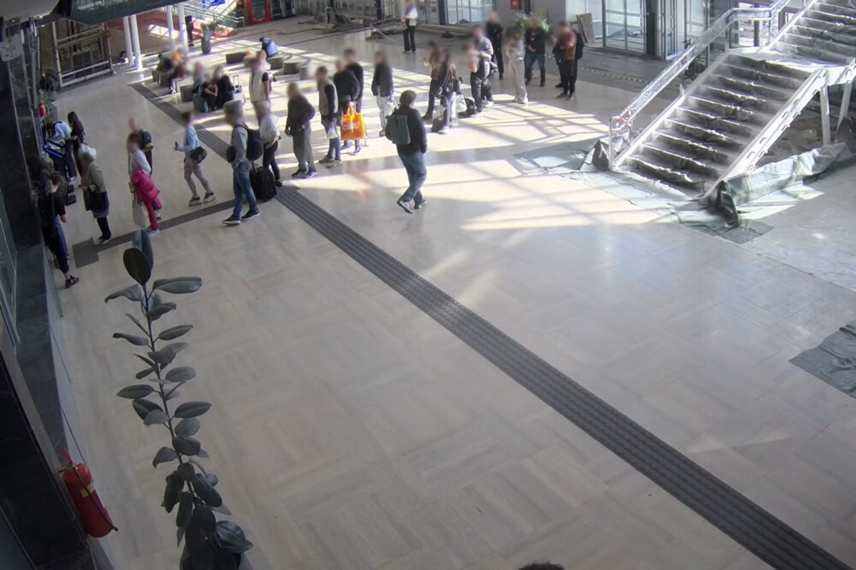 Objavljeni novi snimci pada nadstrešnice: Zgrada bila gradilište (VIDEO)