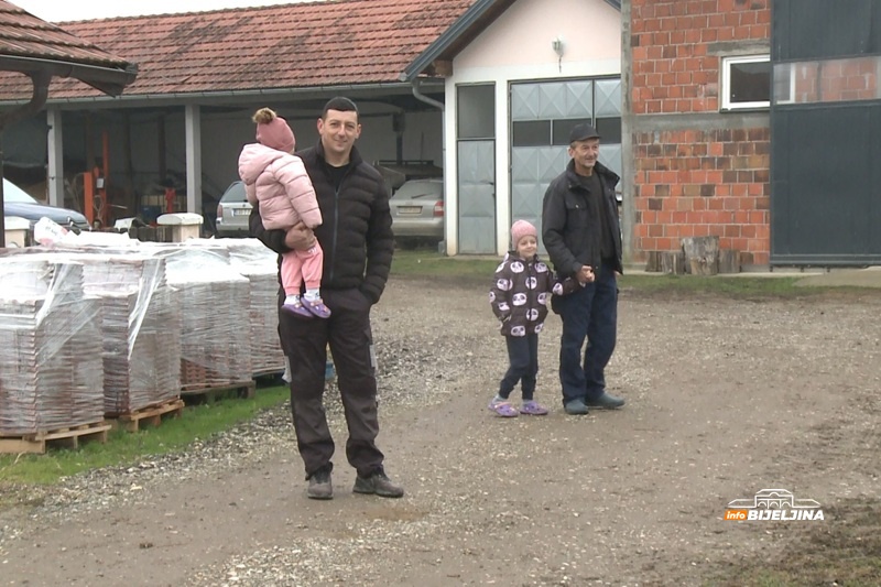 Porodica iz Lopara pokazuje da selo ima budućnost: 