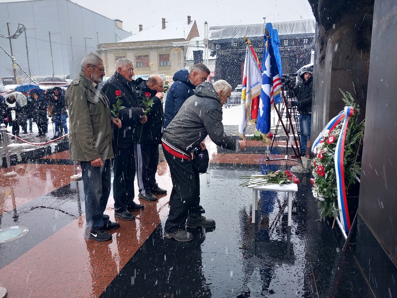 Bijeljina: Položeni vijenci povodom Dana Republike, Grad organizovao svečeni prijem (FOTO)