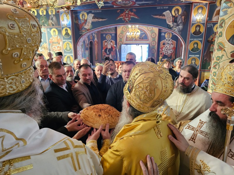Mitropolit Fotije proslavio krsnu slavu, čestitke uputio i načelnik Ugljevika Dragan Gajić