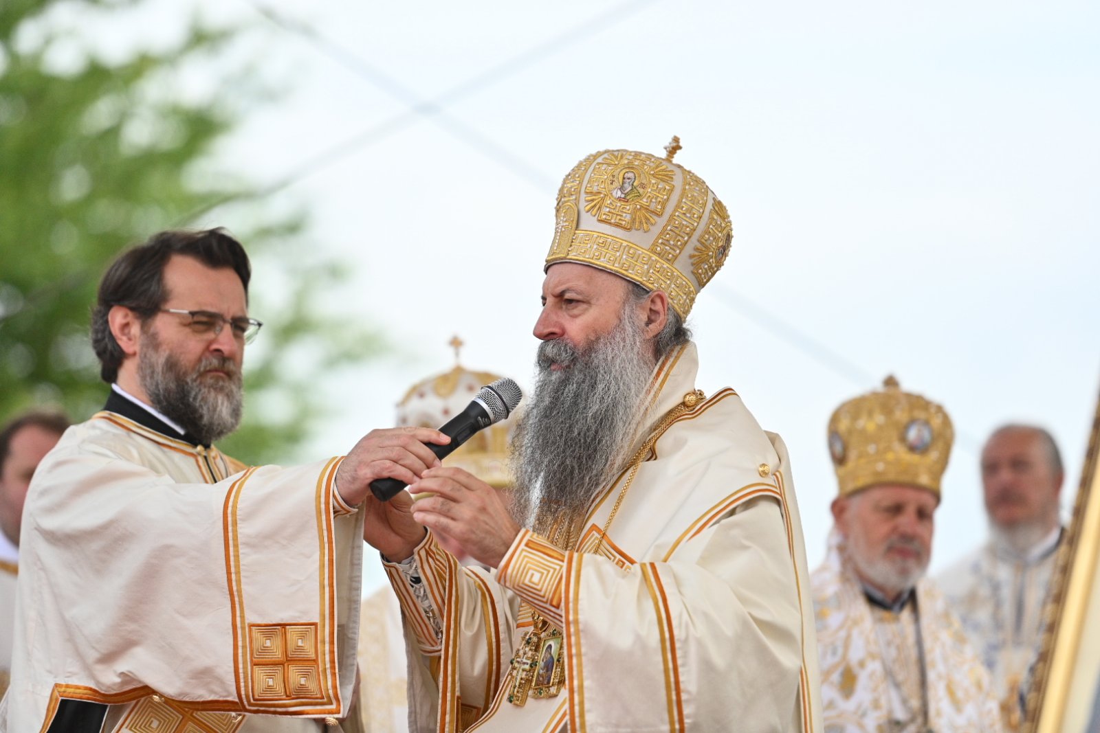 Patrijarh Porfirije osveštao Spomen-kapelu, u toku liturgija
