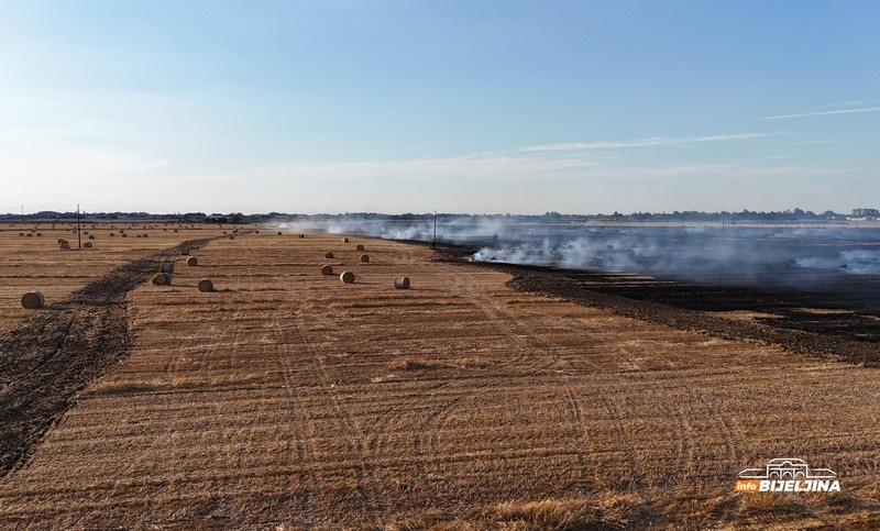 Snimci iz vazduha: Pogledajte razmjere velikog požara kod Bijeljine (VIDEO)
