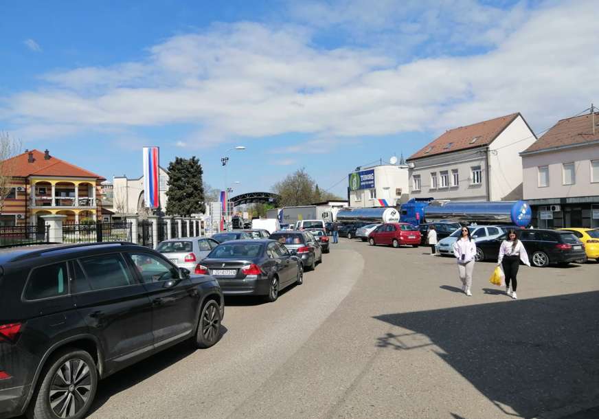 Gužve na ulazu i izlazu iz BiH: Pojačan saobraćaj na ovim graničnim prelazima