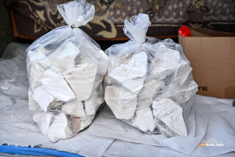 Ševko godinama prodaje kreč kod stare Željezničke u Bijeljini: „Više izađem da popričam s ljudima, nego što zaradim“ (FOTO)