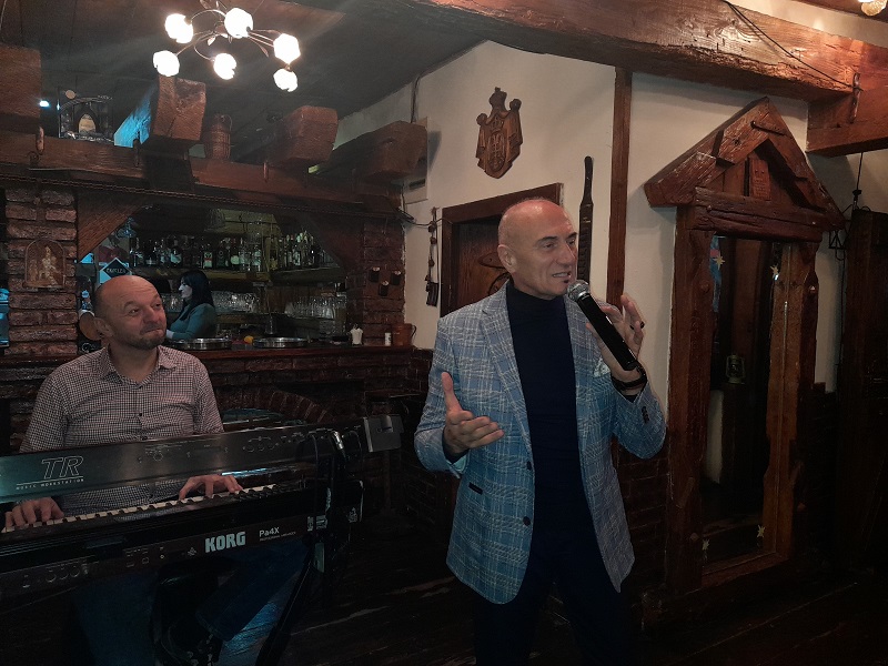 Muzikom povezuje Bijeljinu i Sidnej: Pjevanje i sviranje je Božiji dar i zbog toga ga ne treba uludo traćiti