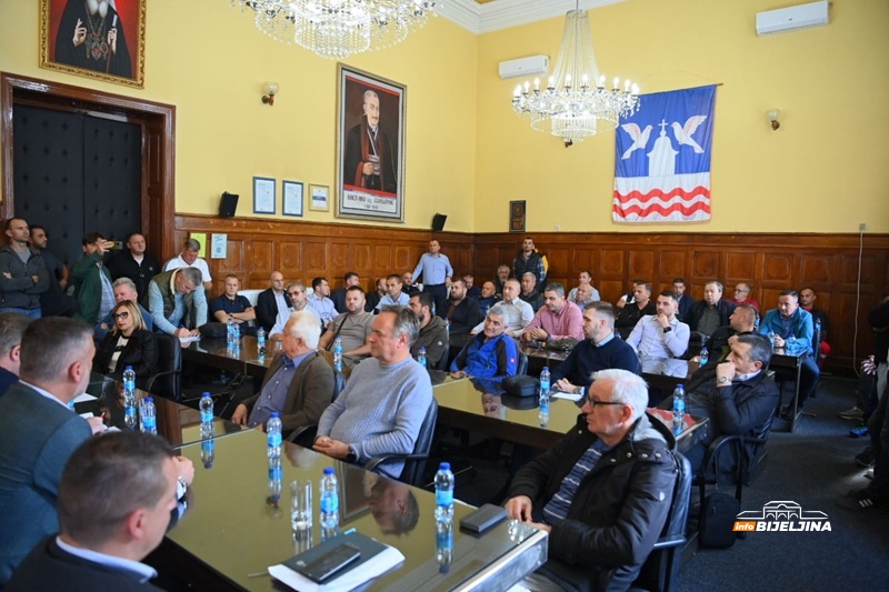 Sastanak predstavnika bijeljinskih sportskih organizacija sa odbornicima: Stižu urgencije, a tu je i rok (FOTO)