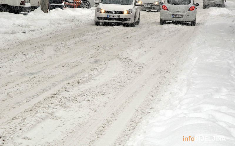 Oprezna vožnja zbog snježnih padavina