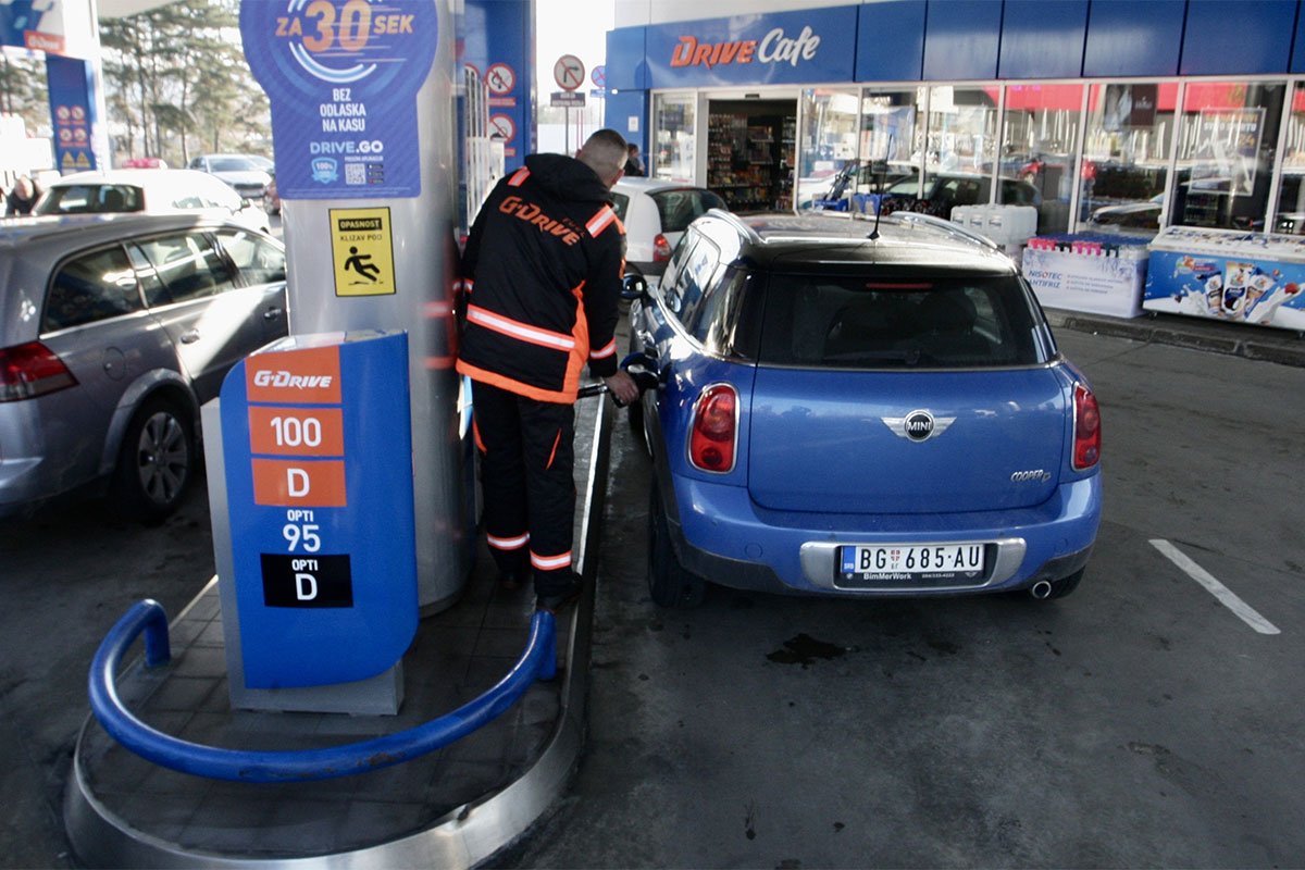 SAD po treći put odložile sankcije NIS-u