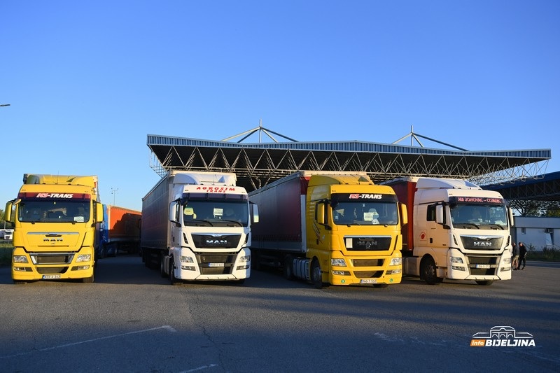 POČEO PROTEST Prevoznici blokirali Granični prelaz Rača (FOTO; VIDEO)