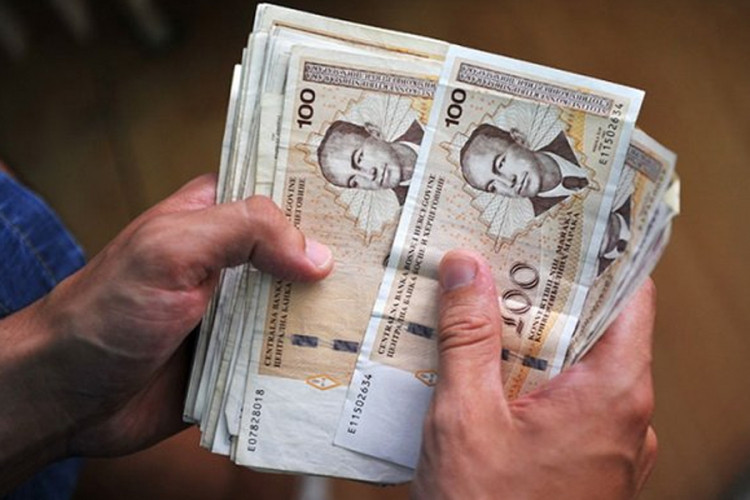 Pojedini direktori javnih institucija i agencija u imaju platu i preko 8.000 KM