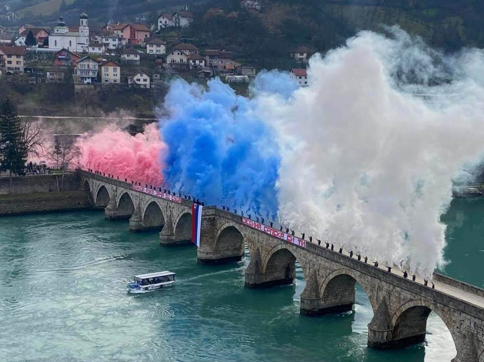 U čast Dana Republike navijači Crvene zvezde priredili spektakl u Višegradu (VIDEO)