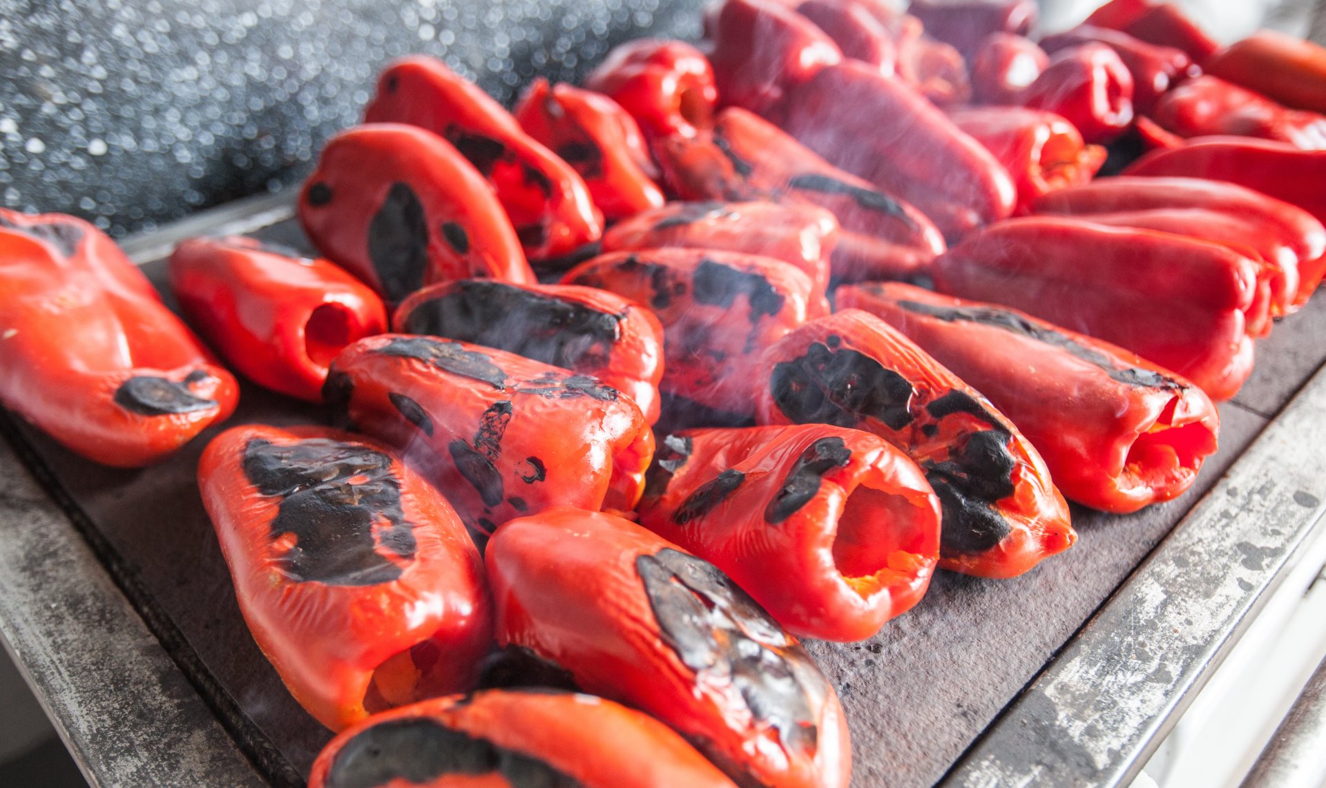 TRIK ZA PEČENJE PAPRIKA U STANU Potrebna su vam samo tiganj i jedan sastojak iz kuhinje