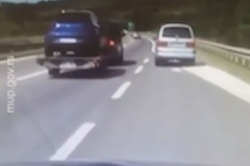 Potjera na auto-putu u Srbiji: Probio ogradu na naplatnoj rampi, pružao otpor policajcima (VIDEO)