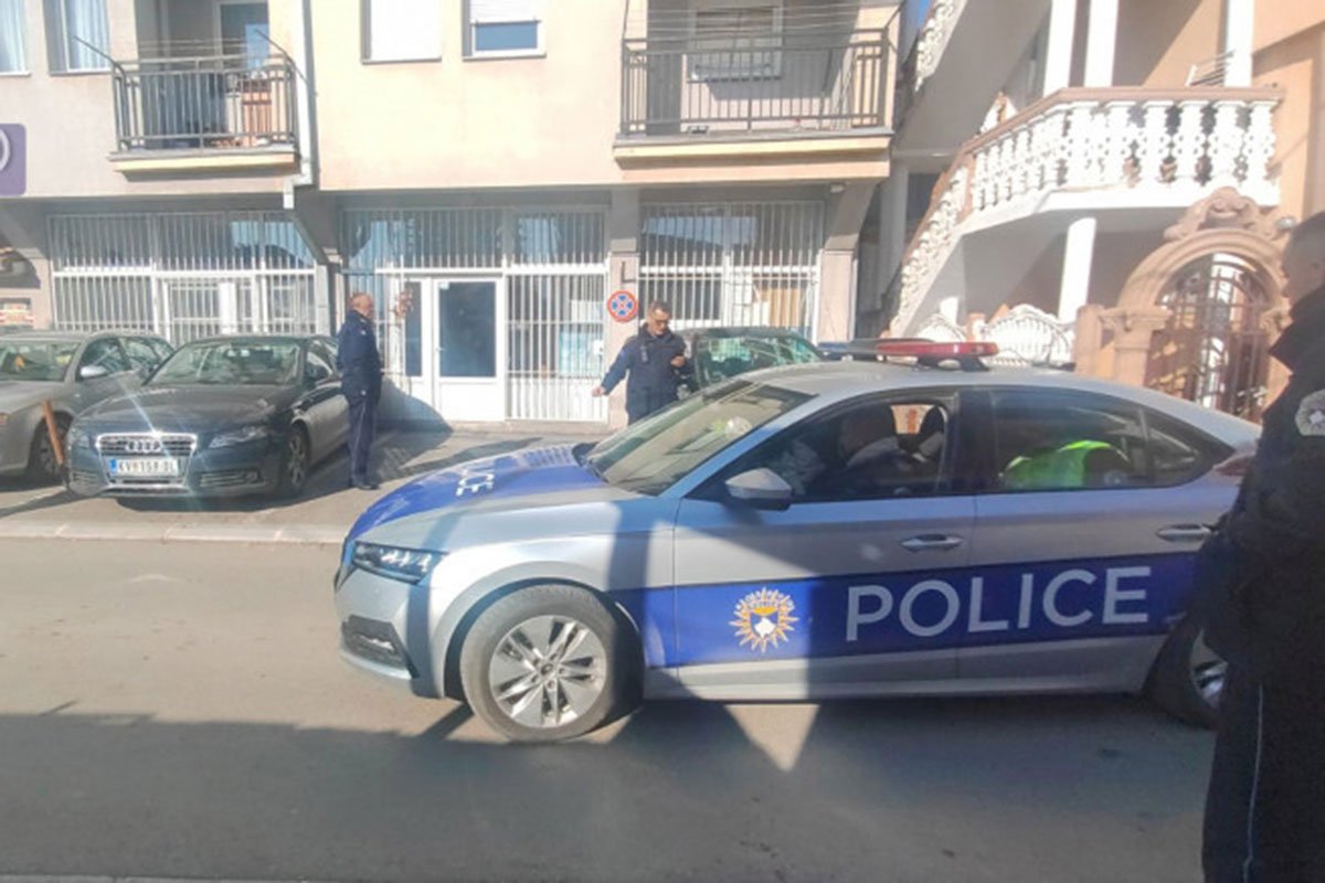 Kosovska policija izbacila zaposlene iz CSR u Mitrovici, racije u Leposaviću i Zvečanu (VIDEO)