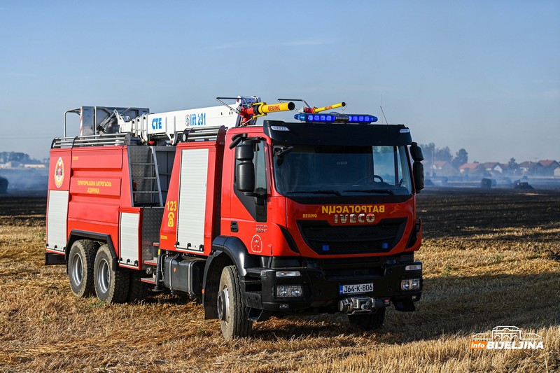 Snimci iz vazduha: Pogledajte razmjere velikog požara kod Bijeljine (VIDEO)